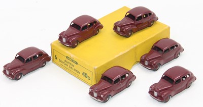 Lot 1046 - Dinky Toys 40d original Trade box of 6 Austin...