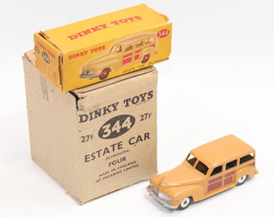 Lot 1064 - Dinky Toys 334 original Trade box containing 1...