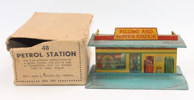 Lot 1068 - A Dinky Toys No. 48 pre-war filling and...