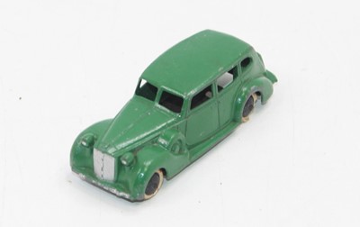 Lot 1082 - Dinky Toys no.39a original Packard "Super 8"...
