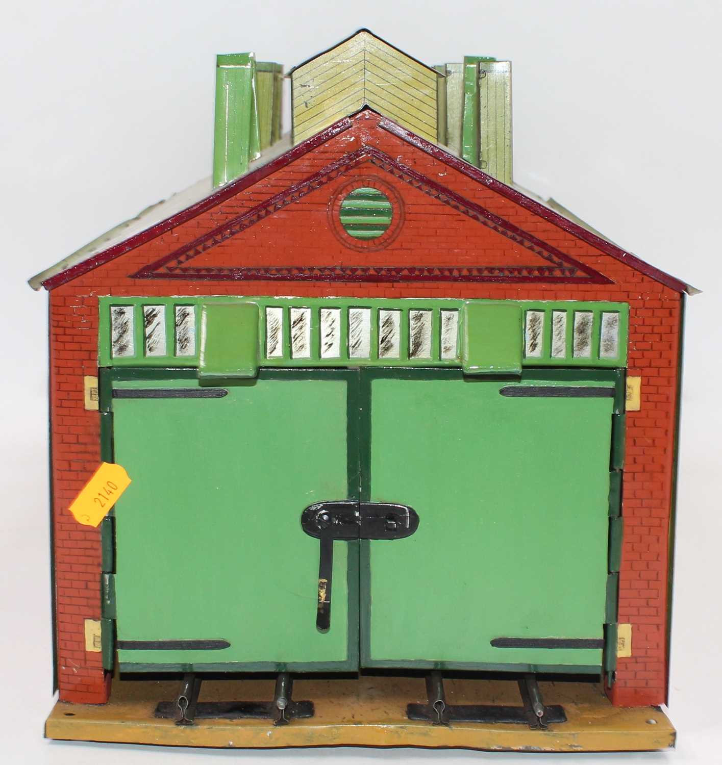 Lot 283 - 1928-33 Hornby No.2 Engine Shed, yellow/cream...