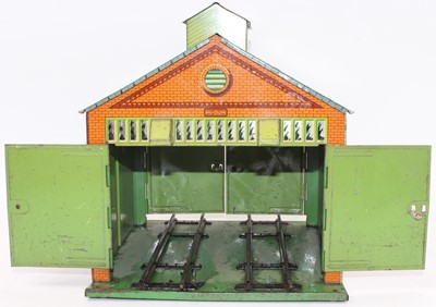 Lot 284 - 1928-33 Hornby No.1 Engine Shed, green base,...