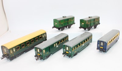 Lot 296 - Six French Hornby passenger train vehicles:...