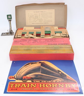 Lot 334 - Hornby France items: Gare No.17 Demontable and...
