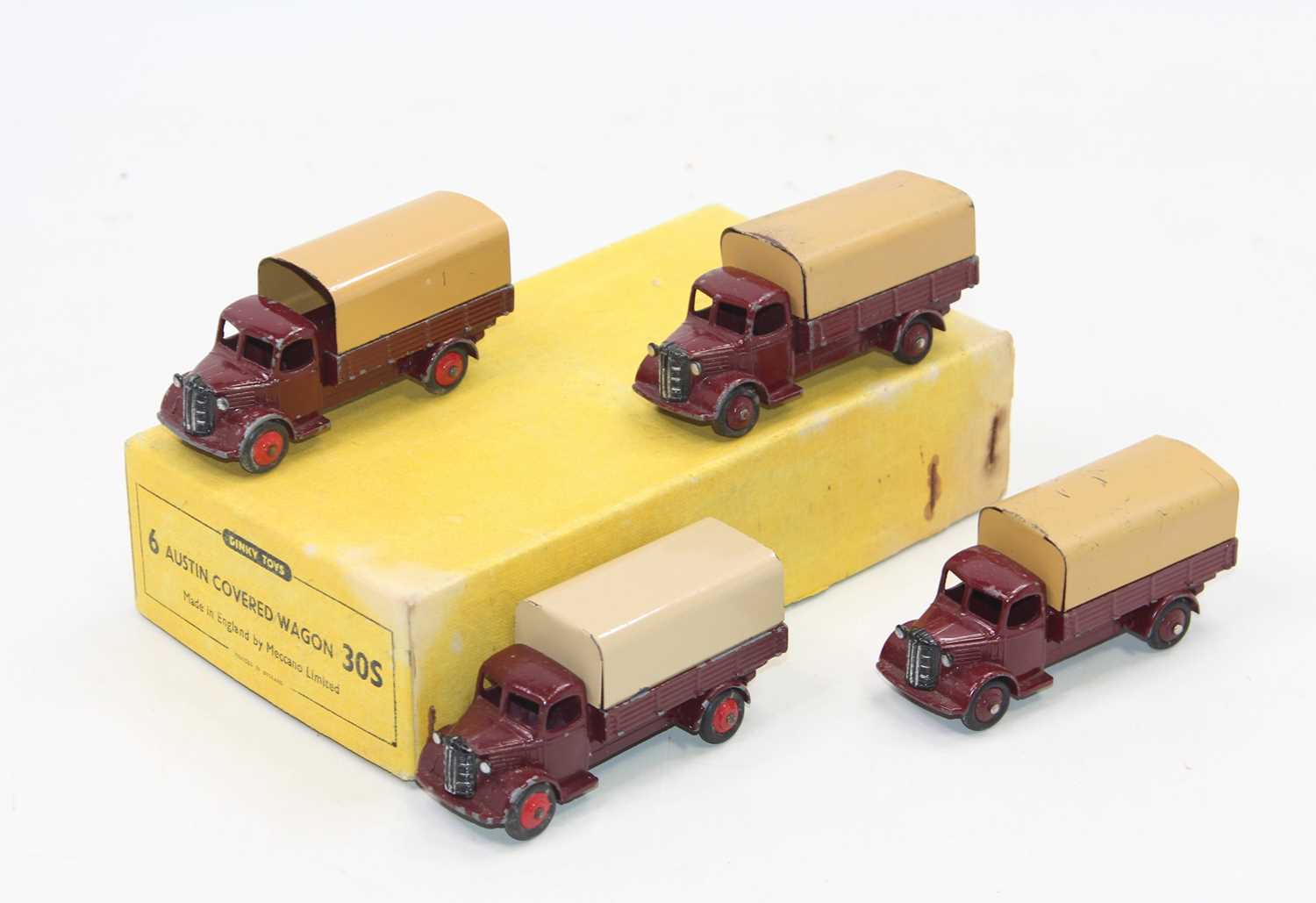 Lot 1062 - Dinky Toys 30s original Trade box containing 4...