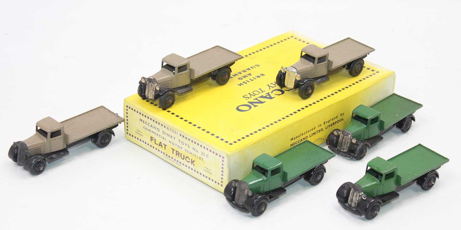 Lot 1061 - Dinky Toys 25c reproduction Trade box...