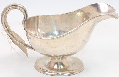 Lot 39 - Great Eastern Railway silver plated gravy bowl,...