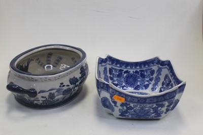 Lot 39 - A reproduction ironstone blue and white tureen,...