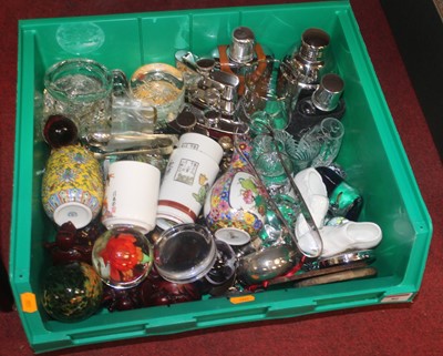 Lot 86 - A box of miscellaneous items, to include...