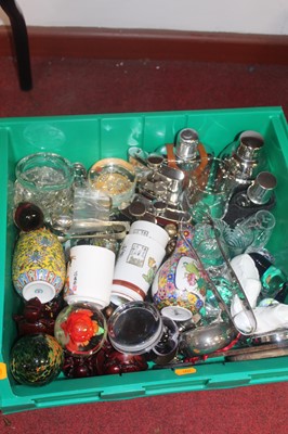 Lot 86 - A box of miscellaneous items, to include...