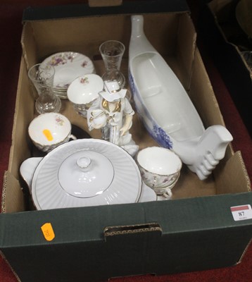 Lot 87 - A box of china and glassware, to include...