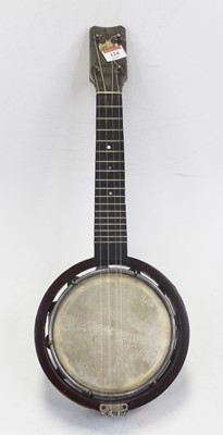 Lot 124 - A Keech banjulele banjo, length 56cm