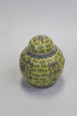 Lot 183 - A reproduction Chinese style Imari model of a...