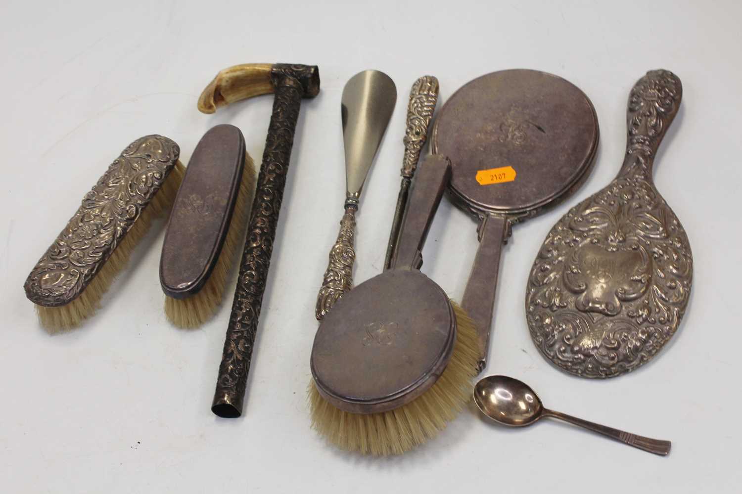 Lot 280 - A collection of miscellaneous items, to...
