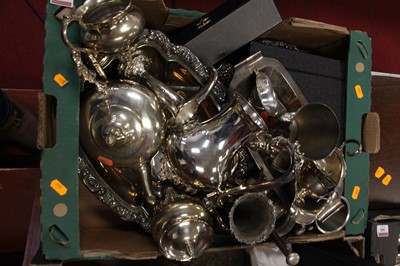 Lot 283 - Two boxes of miscellaneous metalware, to...