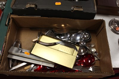 Lot 288 - A box of loose steel and plastic flatwares,...