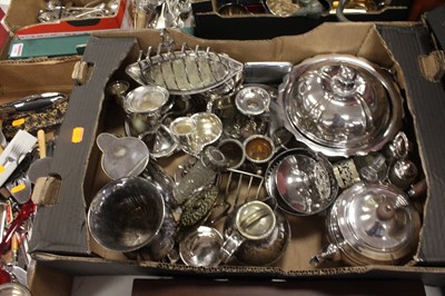Lot 285 - A box of miscellaneous silver plated wares to...