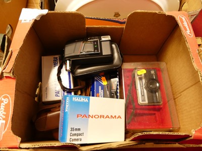Lot 649 - Various cameras to include a Fuji DL150, a...