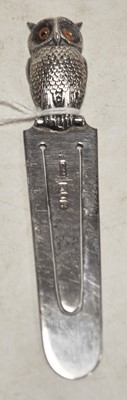 Lot 343 - An Edwardian silver novelty bookmark, of...