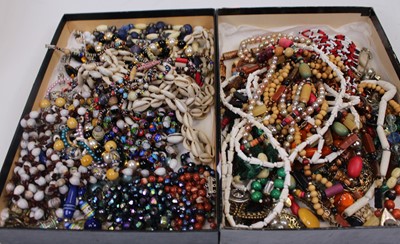 Lot 372 - A box of assorted costume jewellery, to...