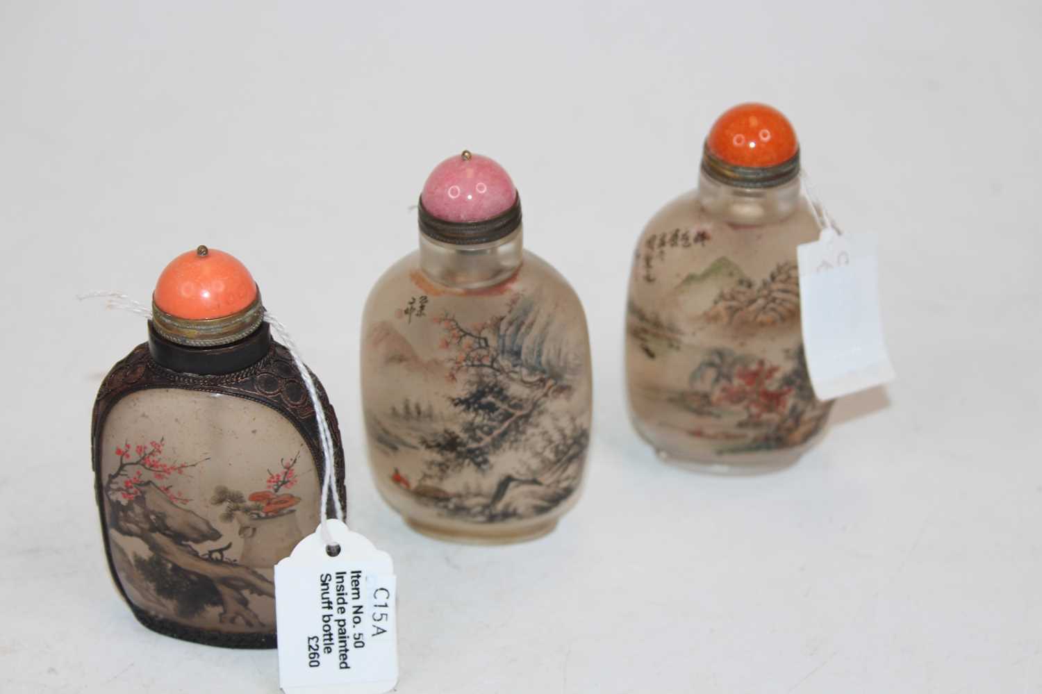 Lot 526 - A Chinese reverse painted glass snuff bottle...