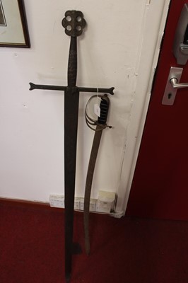 Lot 494 - A Spanish long sword, having a 97cm...