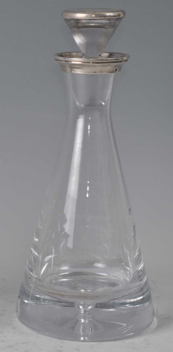 Lot 93 - A contemporary silver mounted and clear glass...