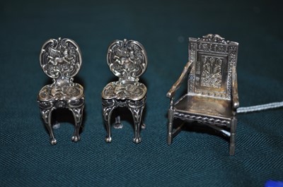 Lot 1069 - A collection of Edwardian silver dolls house...