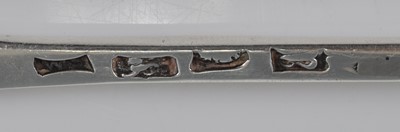 Lot 1078 - An 18th century silver seal-top spoon, 1.2oz,...
