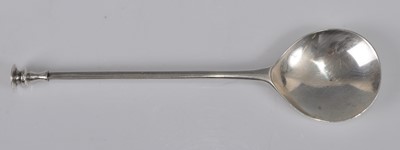 Lot 1078 - An 18th century silver seal-top spoon, 1.2oz,...