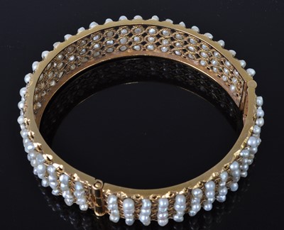 Lot 1115 - A yellow metal and cultured pearl set hinged...