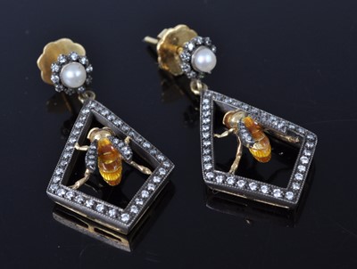 Lot 1142 - A pair of Art Deco style yellow metal,...