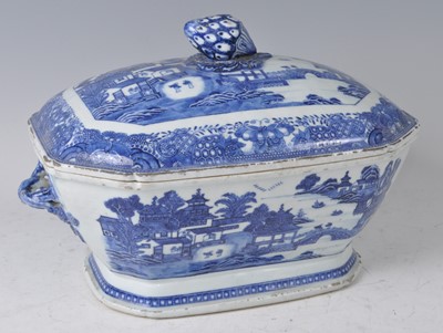 Lot 1218 - An 18th century Chinese export blue and white...