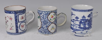Lot 1222 - An 18th century Chinese blue and white tankard,...