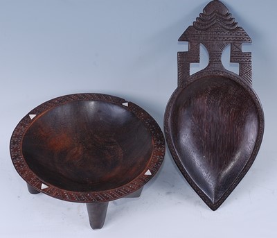 Lot 315 - A Fijian Cava bowl of circular form, having a...
