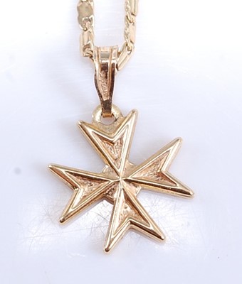 Lot 2559 - A yellow metal Maltese cross pendant and chain,...