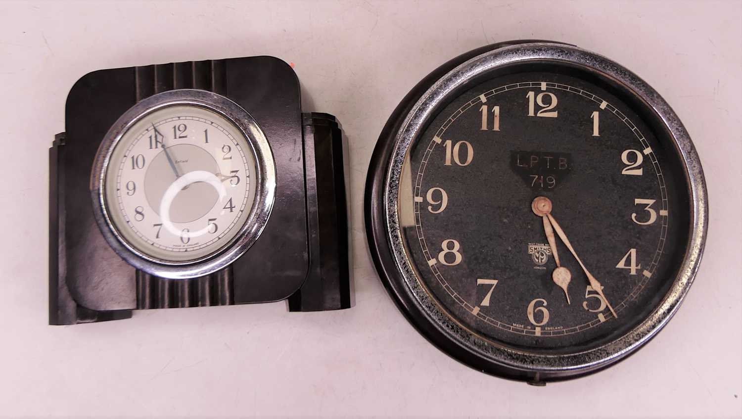 Lot 28 - A 1930s bakelite mantel clock, h.13cm;...