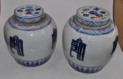 Lot 117 - A pair of Chinese export blue and white glazed...