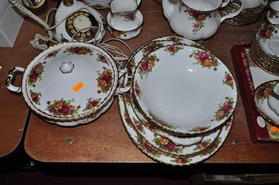 Lot 155 - A Royal Albert Old Country Roses extensive...