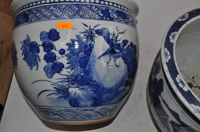 Lot 164 - A 19th century Chinese export blue & white...