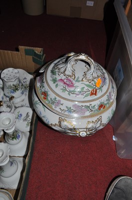 Lot 170 - Mixed ceramics to include dressing table wares,...