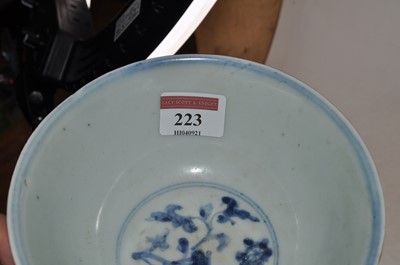 Lot 223 - A Chinese export blue and white bowl,...