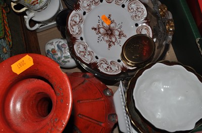 Lot 190 - Mixed lot to include pewter plates, tea wares,...
