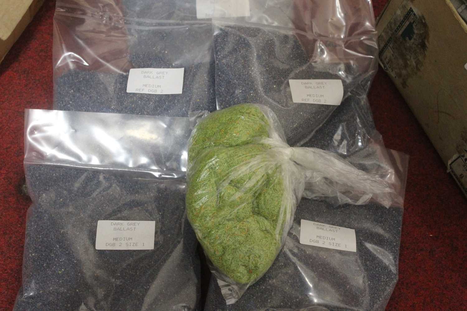 Lot 522 - A small box of Triang model railway track;...