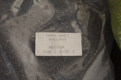 Lot 522 - A small box of Triang model railway track;...