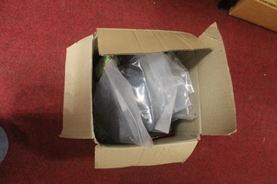 Lot 522 - A small box of Triang model railway track;...