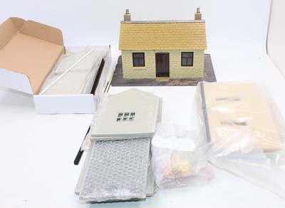 Lot 371 - Modeltown G scale Kit 14 Tin Engine Shed. In...