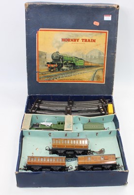 Lot 376 - Post-war Hornby clockwork No.501 Passenger set...
