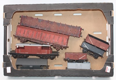 Lot 392 - Tray containing eight wagons, all either kit...