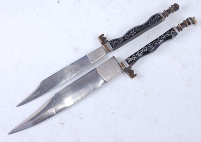 Lot 44 - An African dagger, having a 17cm Bowie type...